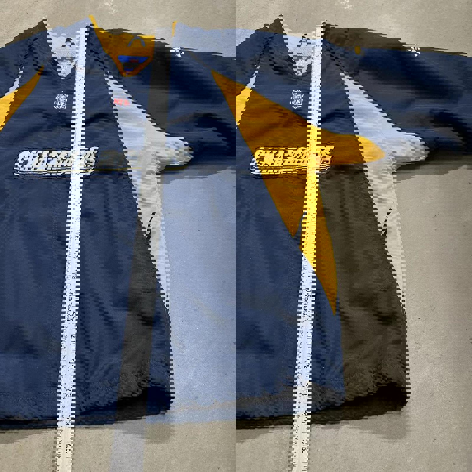 Vintage 2000’s SD Chargers Embroidered Patch Windbreaker Zipperless Jacket